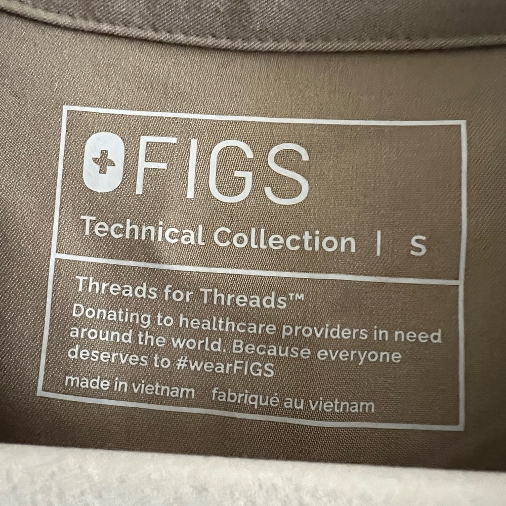 Brand new Figs Rafael Scrub Top Small in Boulder